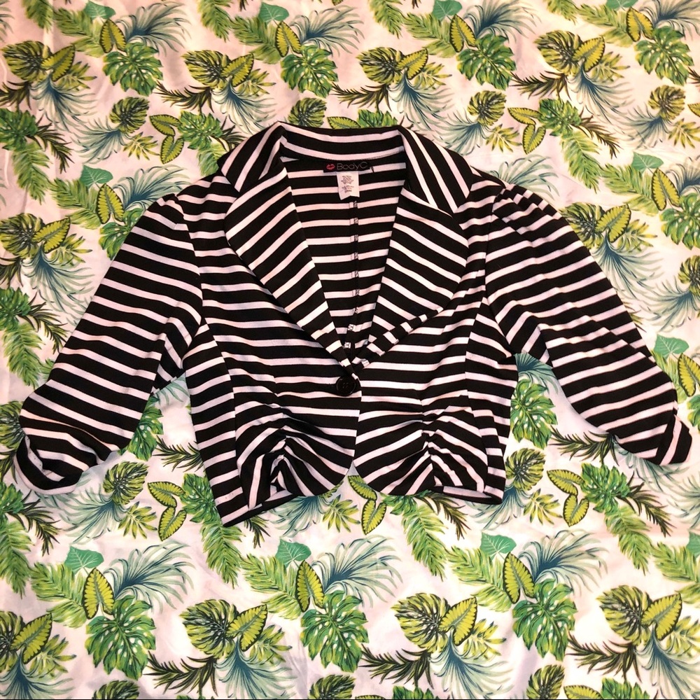 CROPPED BLAZER BUTTON & CINCHED STRIPED